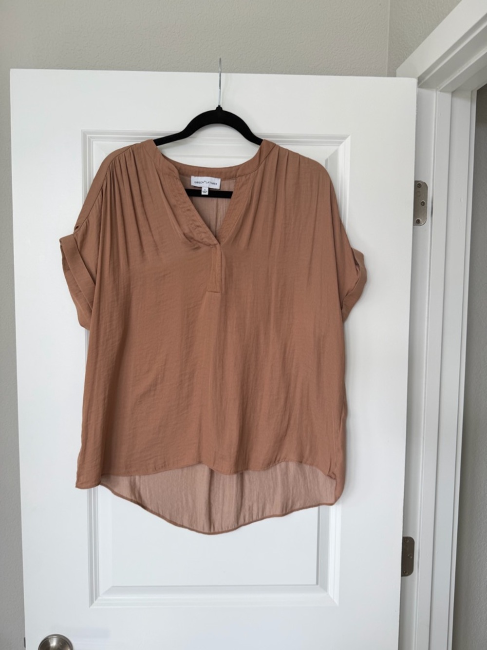 Gibson Latimer Relaxed V-Neck Short Sleeve Blouse